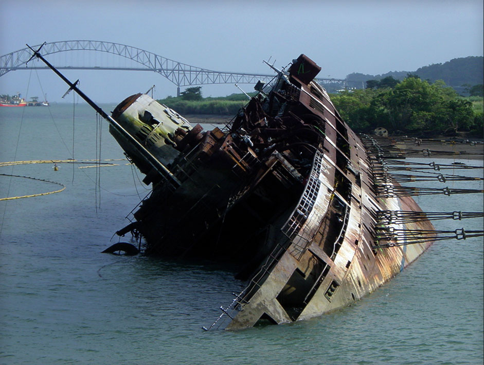 Wreck-Removal-in-the-Panama-Canal