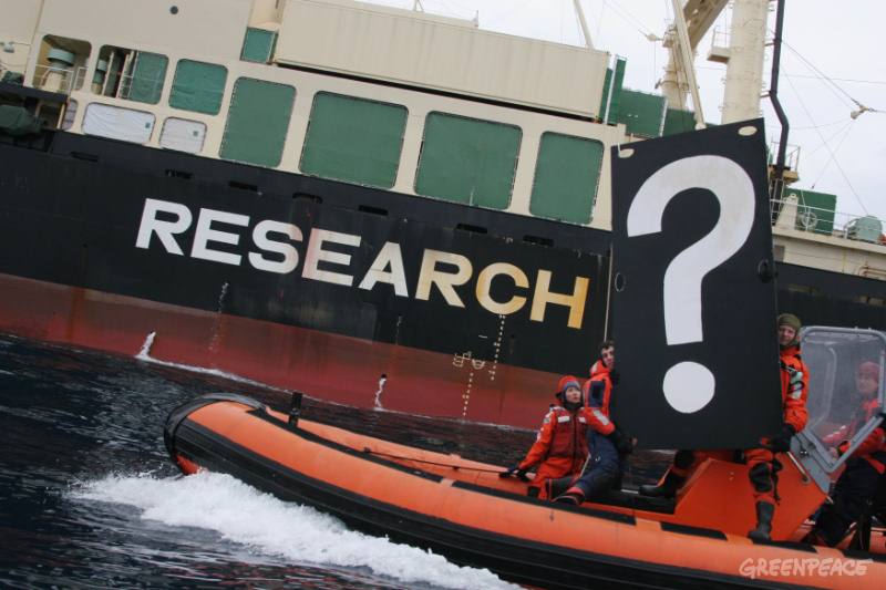 Greenpeace activists hold a banner beside the Nisshin Maru "Research" factory ship, questioning its "research" methods. Southern Ocean, 12.01.2006
