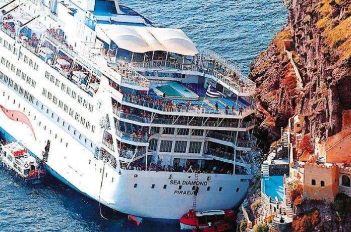 sunk cruise ship santorini